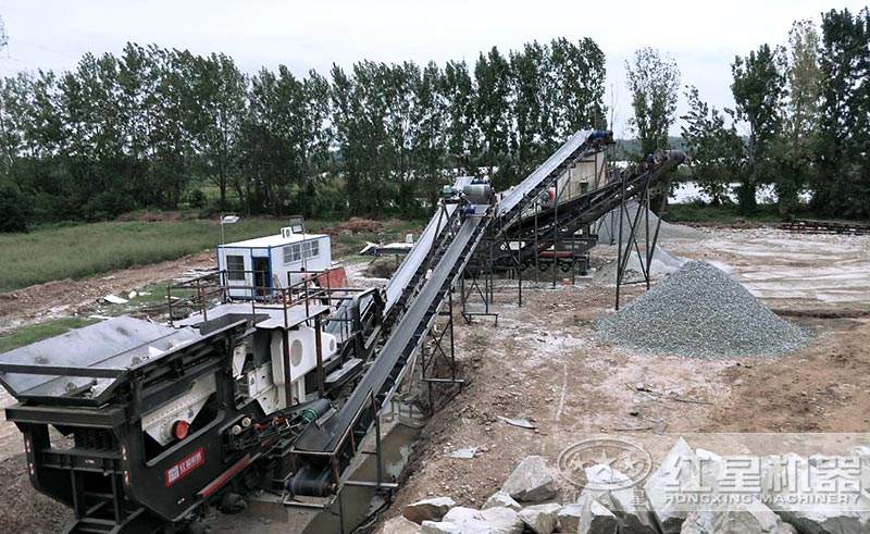 两台移动破组成的时产200吨的人工砂石生产线