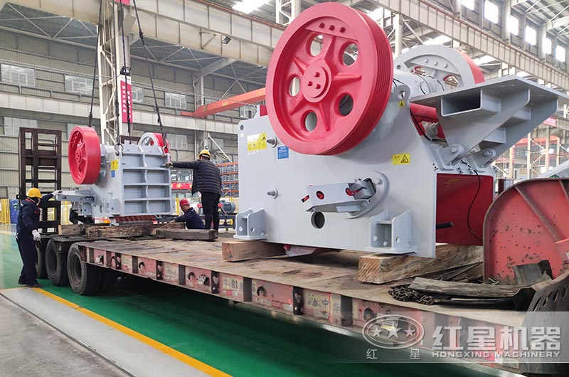 鄂式破碎机发货中